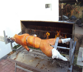 Spanferkelgrill Einsatz
